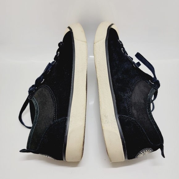 UGG Australia Logo Black Suede Leather 1888  Sheepskin Lined Sneakers Shoes Sz 9 - Picture 6 of 12